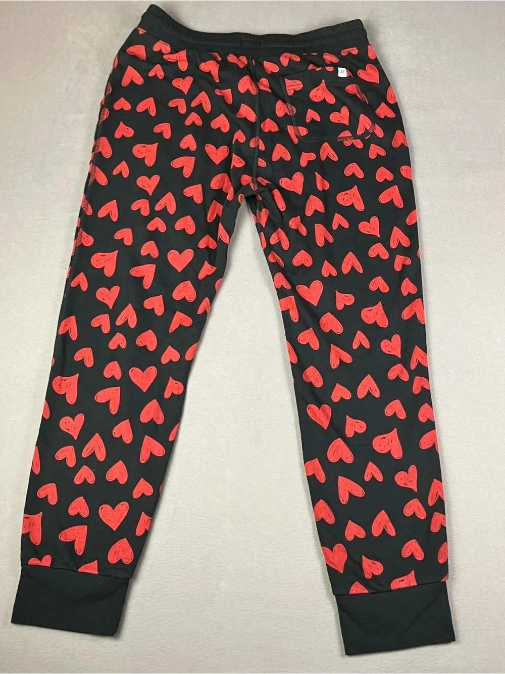 American Eagle Men’s Size M AE Lounge Sweatpant Joggers Hearts Red Black NWT!